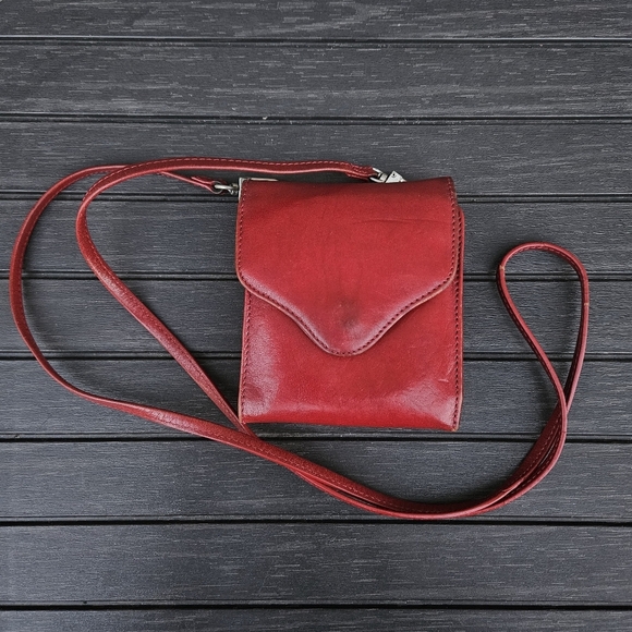 HOBO International Red Leather Credit Card ID Window Wallet Crossbody Bag Purse - Picture 1 of 16